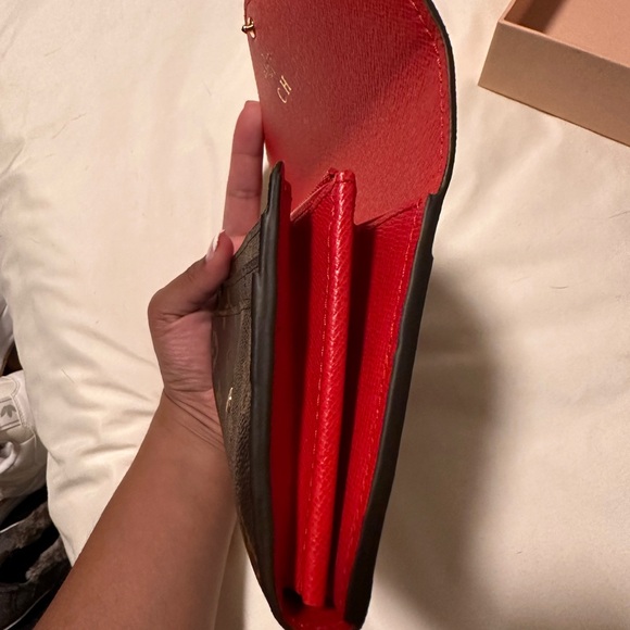 Louis Vuitton Sarah Wallet - Picture 5 of 10